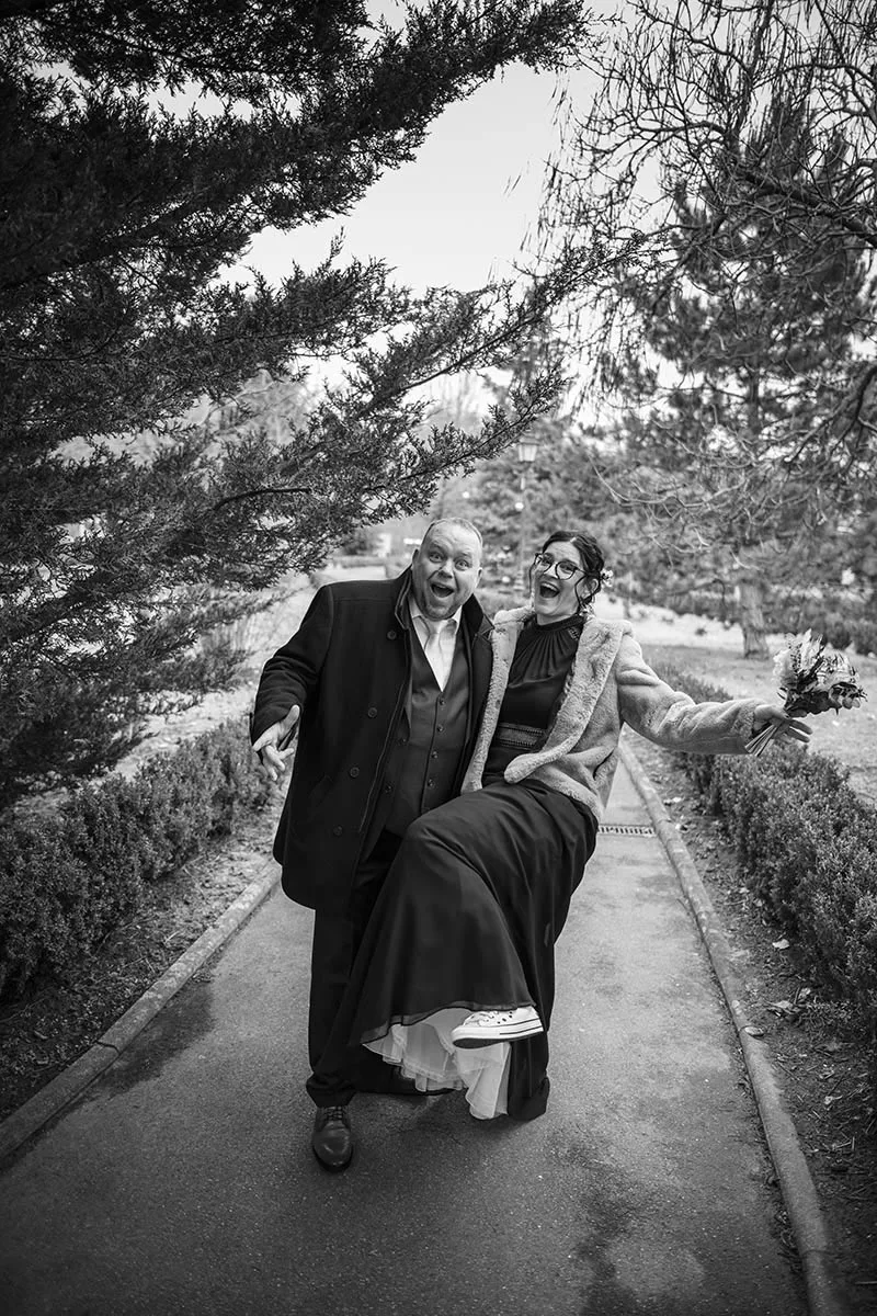 photo-mariage-drole-rire-moment-pose