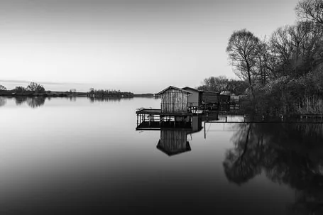 Paysage-Etang-Welschhof-cabanes-pecheurs