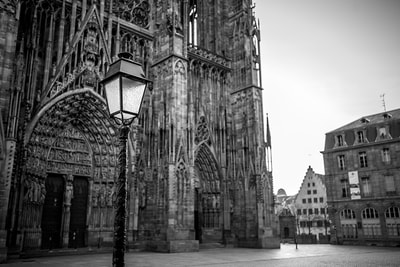 cathedrale-Strasbourg-reverbere-noir-blanc-philippe-martz
